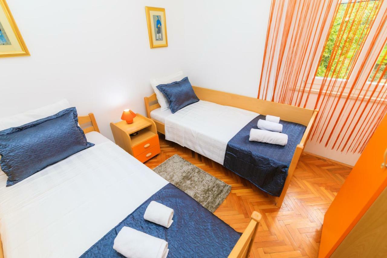 Holiday Home Obrov Kastela Exterior photo